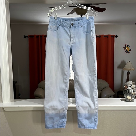 Chico’s Two Tone Light Blue Skimmer Denim Jeans Chico’s Size 0 = US Size 4 - Picture 1 of 6